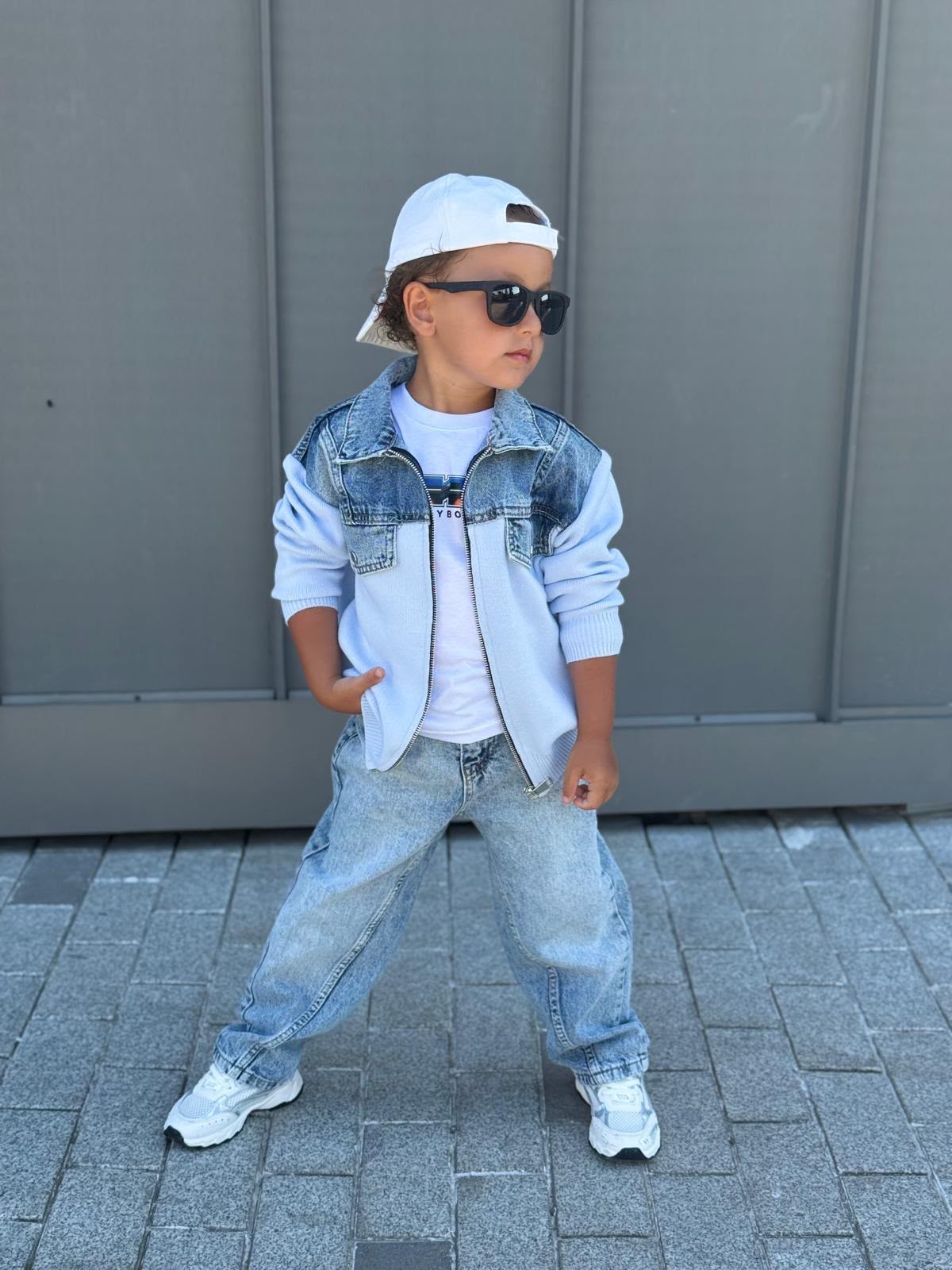 3- Set, Strickjacke mit Jeans-Details,  Baggy-Jeans, T-Shirt 