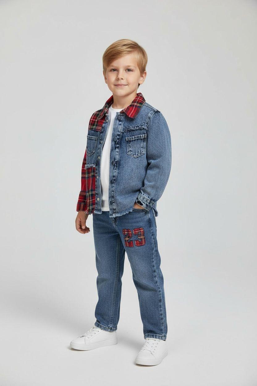 Jungen-Denim-Set mit rotem Karo-Einsatz, Shirt und lässiger Jeans