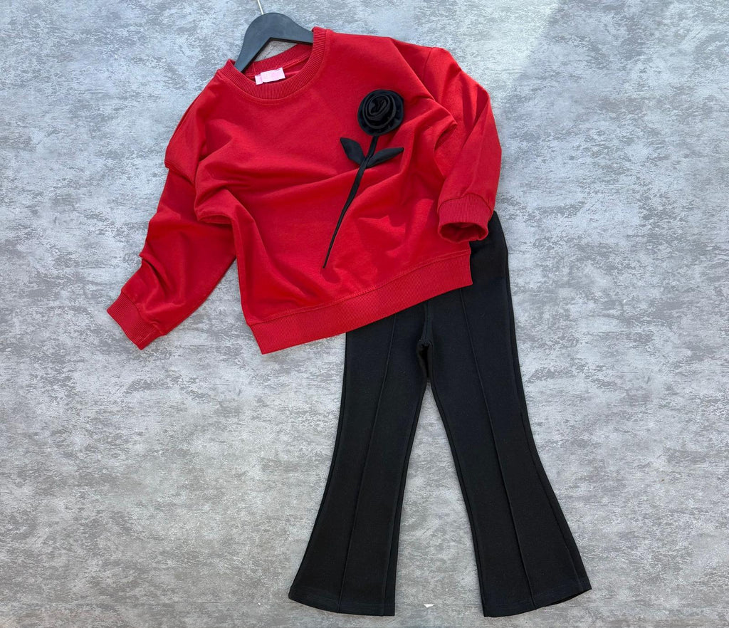 Mädchen-Set 3D-Rose in Rot – roter Pullover mit schwarzer 3D-Blumenapplikation und schwarzer Schlaghose