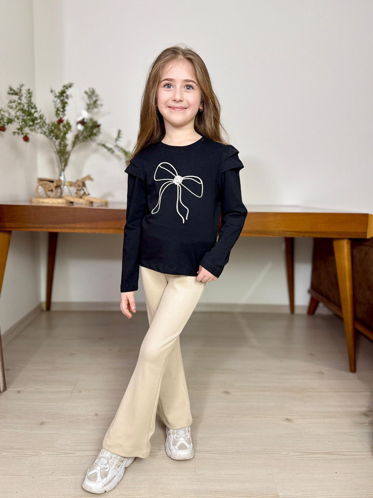 Schleifen-Liebe – Mädchen-Set mit Rüschen & Schlaghose- Creme