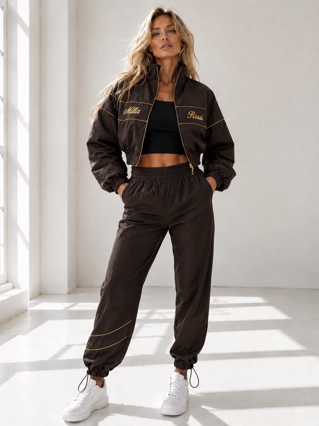 Milla Rossi Zweiteiler, kurze Jacke mit hohem Kragen und goldenem Ring-Zipper