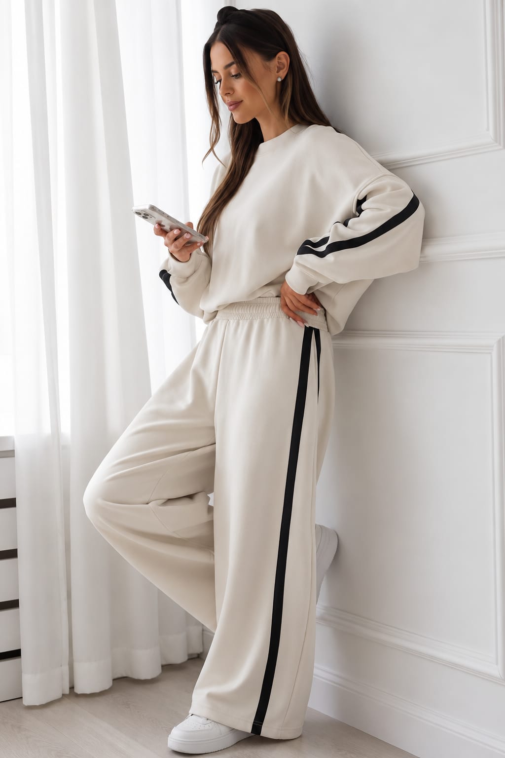 Damen Set „Vision“ in Ecru zweiteiliges Oversize-Set mit weiter Hose und kontrastierenden Streifen