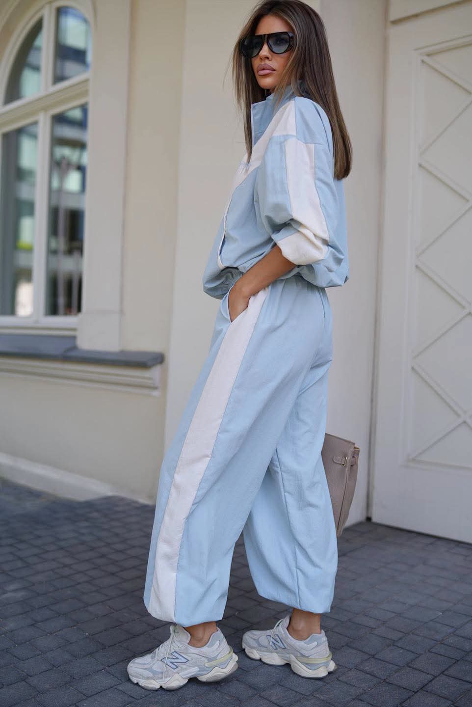 Damen Zweiteiler aus leichtem Windbreaker-Stoff in Hellblau