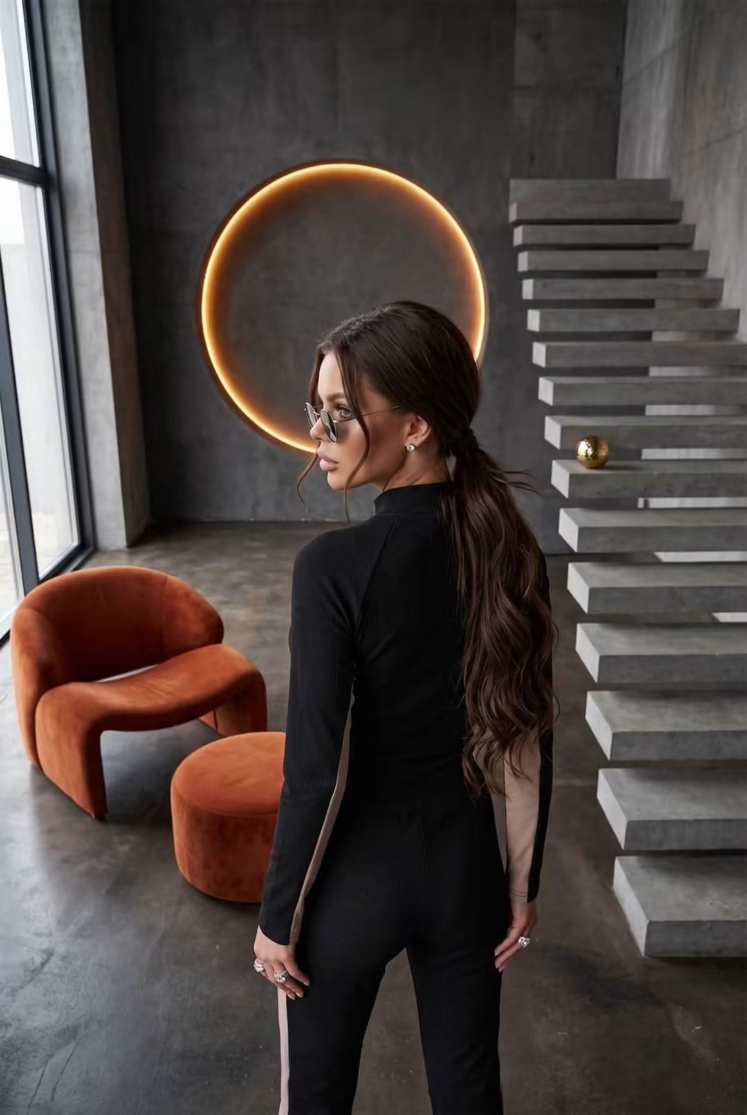 Laki Couture Ripp-Set in Schwarz und Beige, Rückansicht