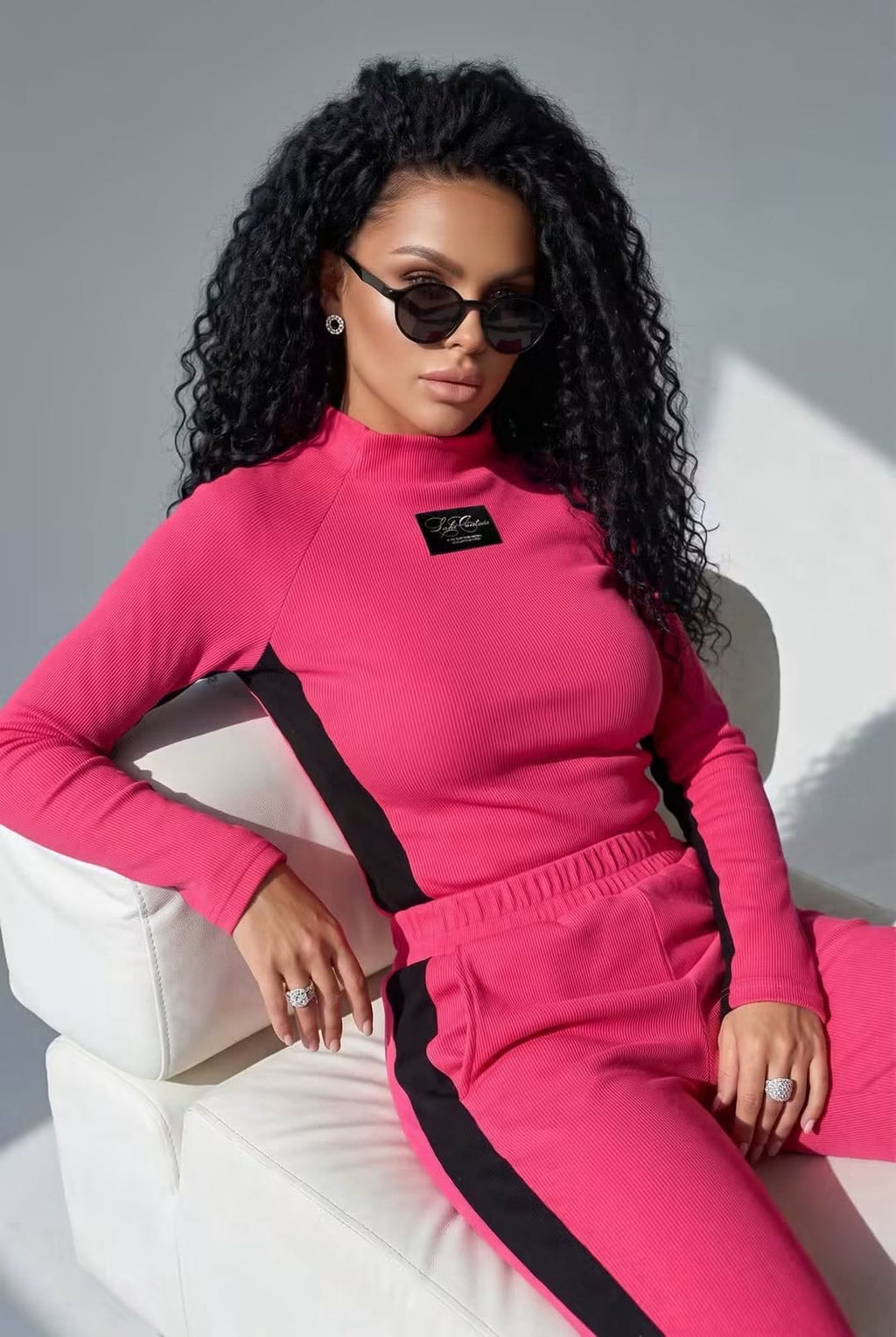 Laki Couture Ripp-Set in Fuchsja und Schwarz, Vorderansicht