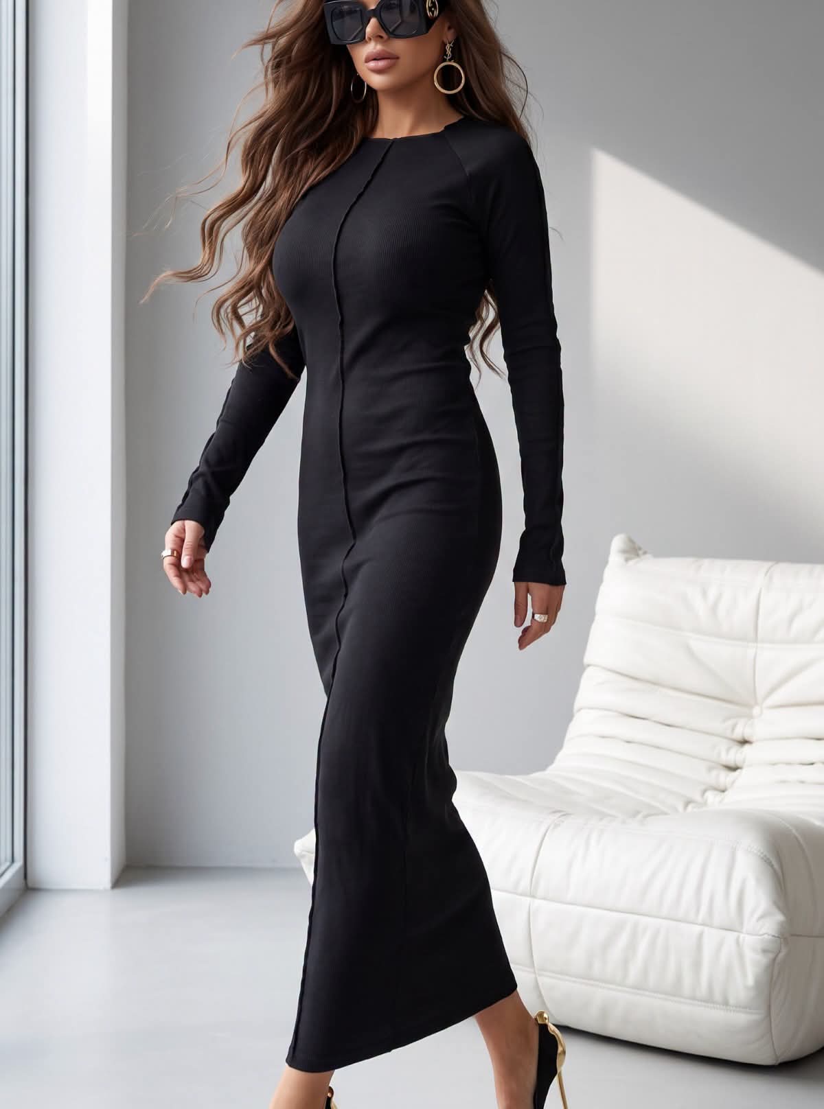 Figurbetontes Maxikleid Inside Out by Laki in Schwarz mit langen Ärmeln und sichtbaren Außennähten