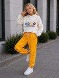 Mädchen-Set mit weißem Blumen-Hoodie und gelber Jogginghose mit Seitentaschen und Kordelzug