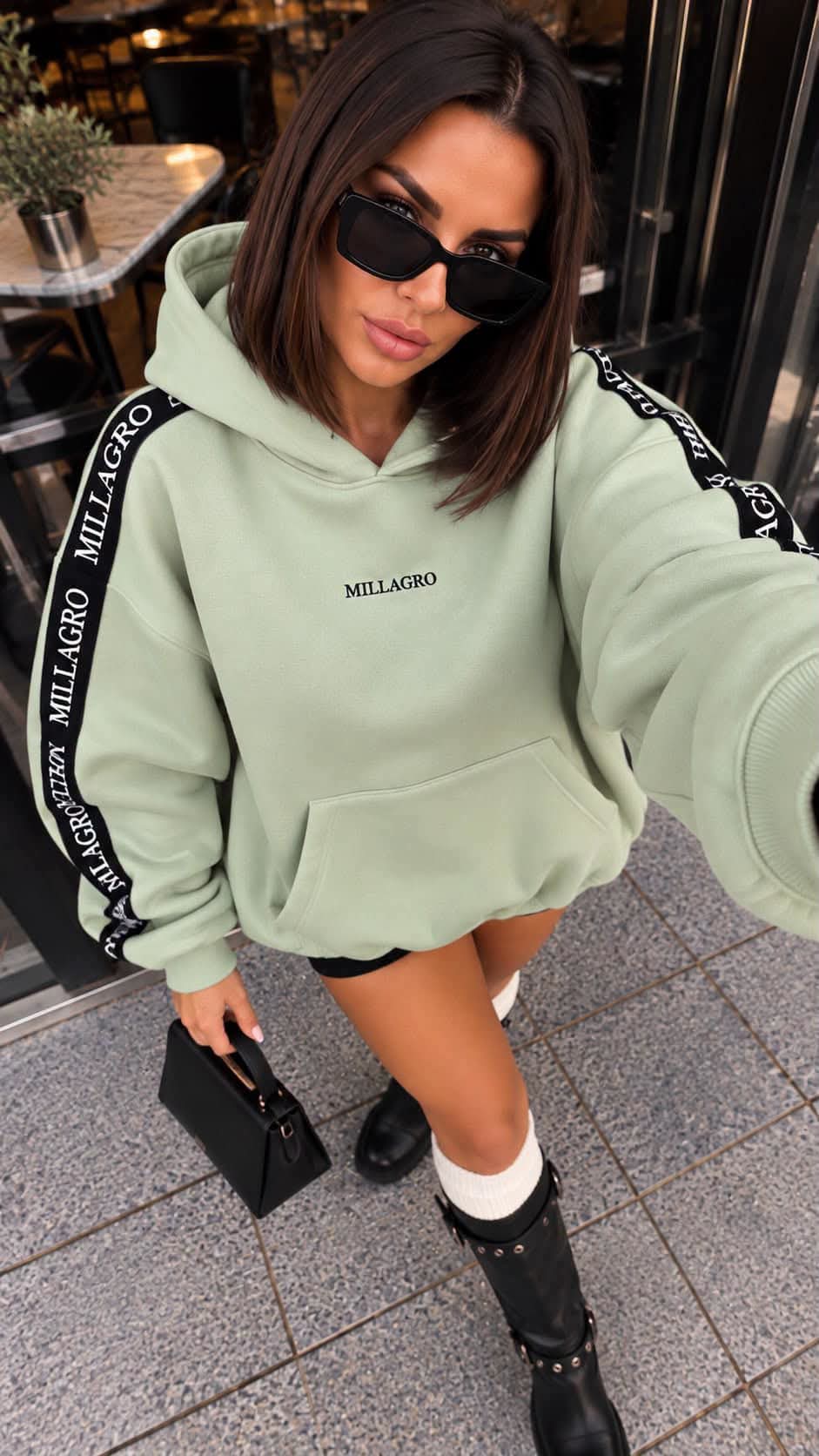 Hoodie Millagro in Mintgrün mit Logo-Band an den Ärmeln und großer Kängurutasche