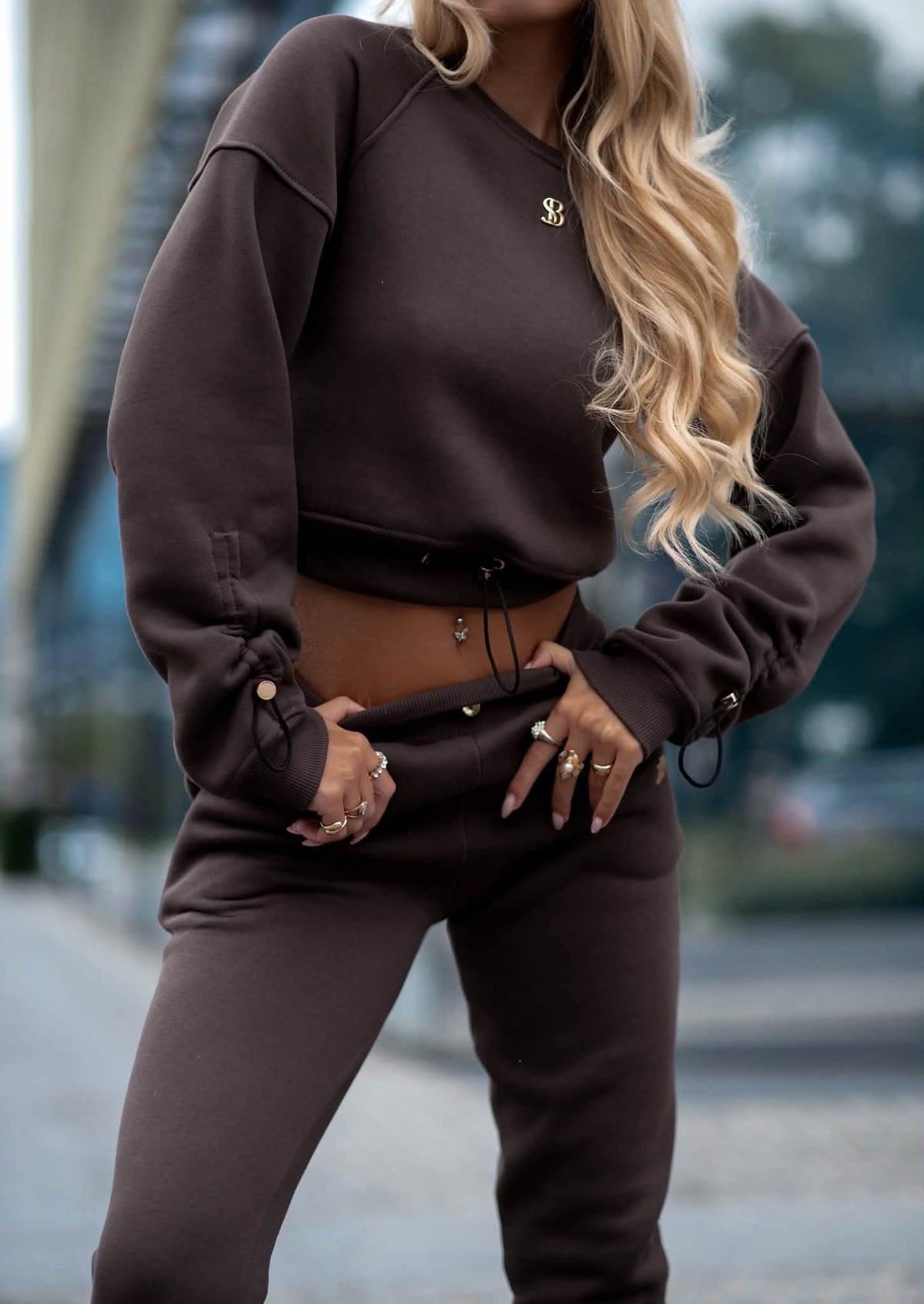 Brauner Cropped Sweater mit Logo-Detail und verstellbarem Tunnelzug am Saum, Damen Sweat Set