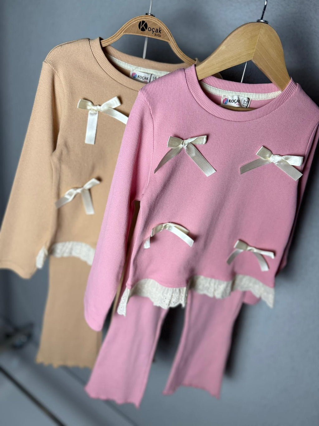 Mädchen 2-teiliges Set mit Schleifen & Spitze, Beige und Rosa