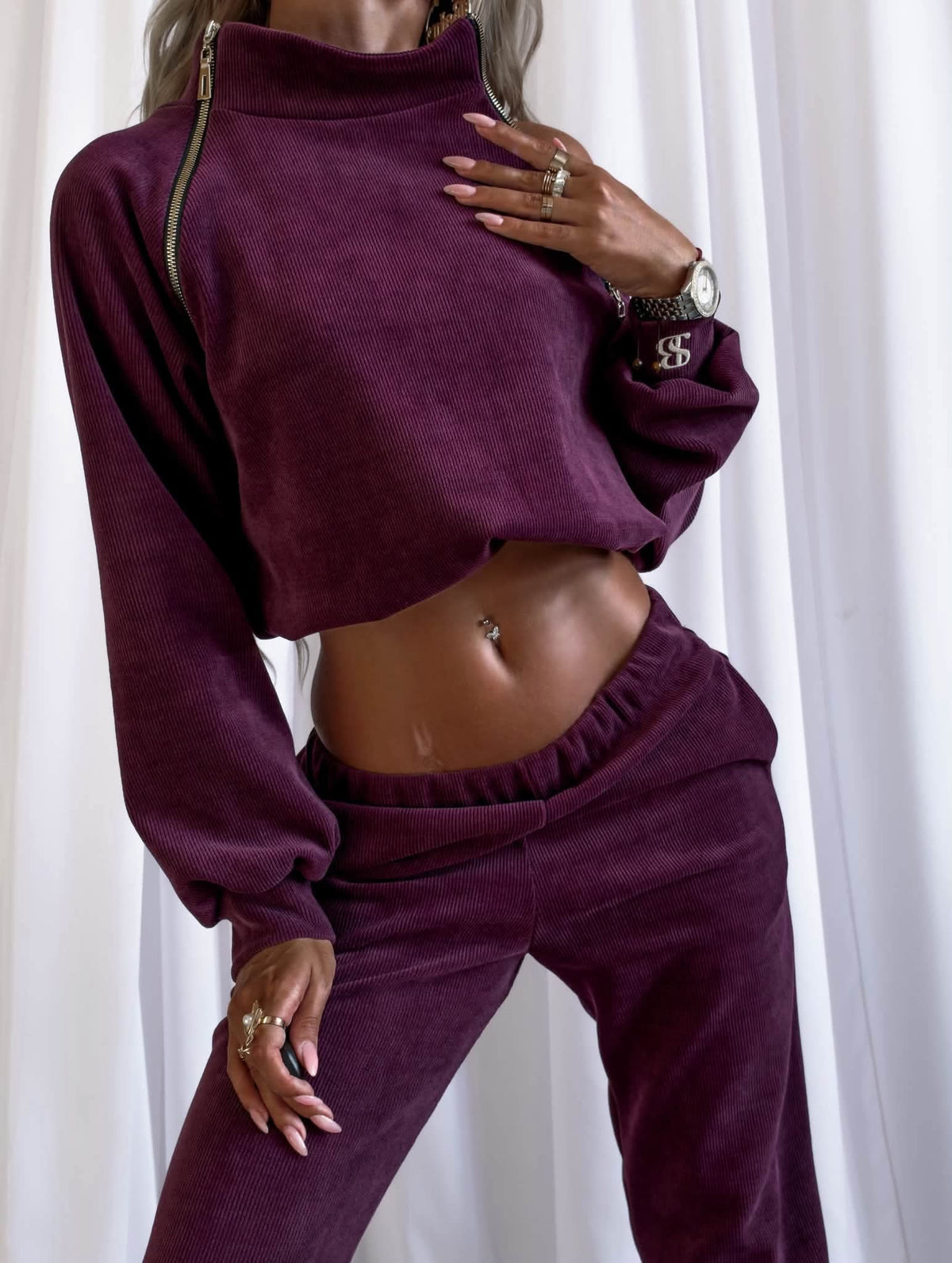 Damen Set Tokyo in Aubergine, Oberteil und Hose aus Rippstoff, Ganzkörperansicht
