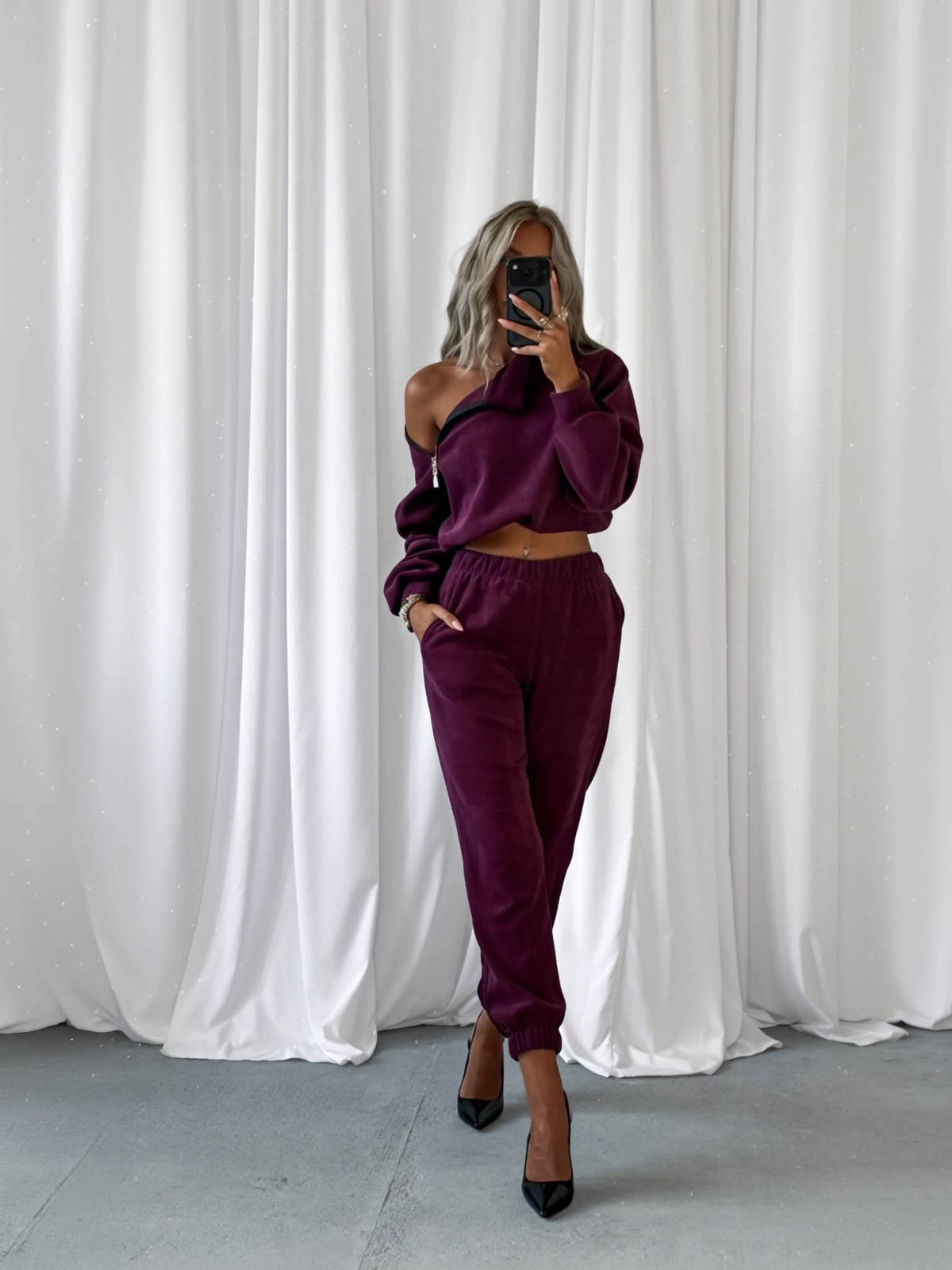 Damen Set Tokyo in Aubergine Oberteil und Hose aus Rippstoff, Ganzkörperansicht